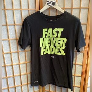 NWOT The Nike Tee Dri-Fit "Fast Never Fades" Run Tee Men's Size Medium